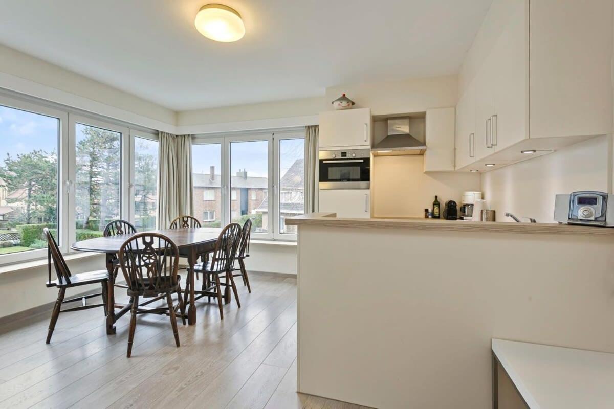 Huswell - Lovely Family Apartment 50 Meters From The Sea De Haan Exterior photo